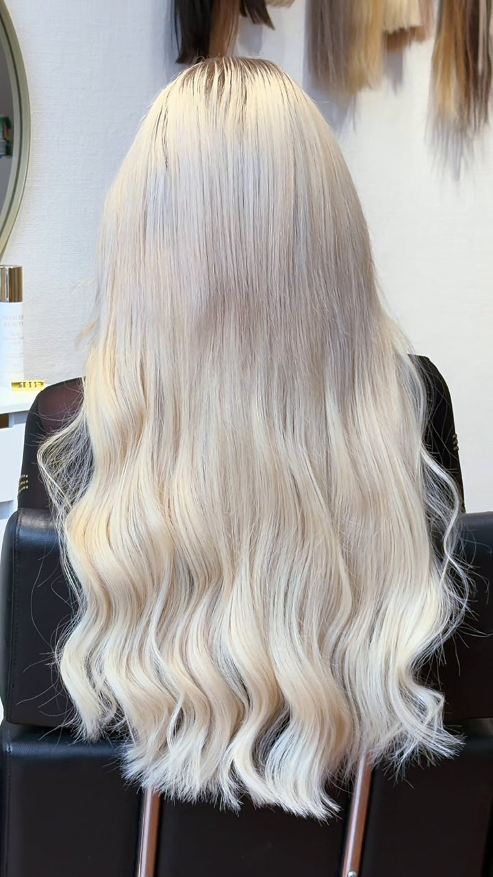 Platinblondt hår, fra kort skulderlangt hår til hoftelange bølger
